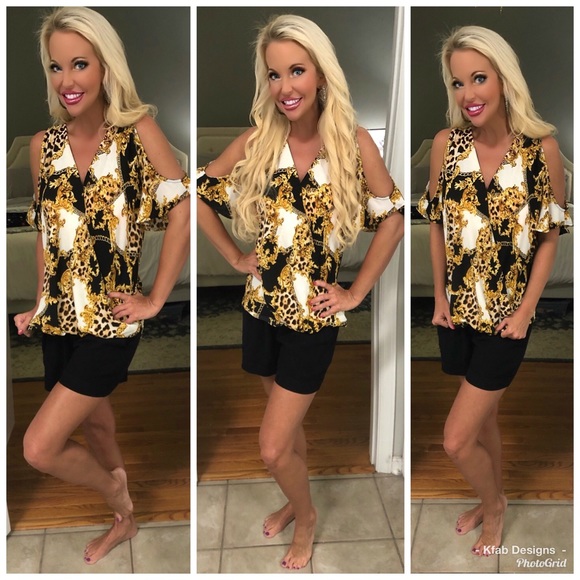 Tops - 🛍LAST 1! Black/Gold Slit Sleeve Chain Print Top